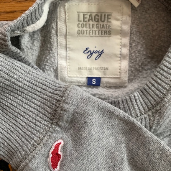 University of Iowa Hawkeyes Sweater - Picture 3 of 4